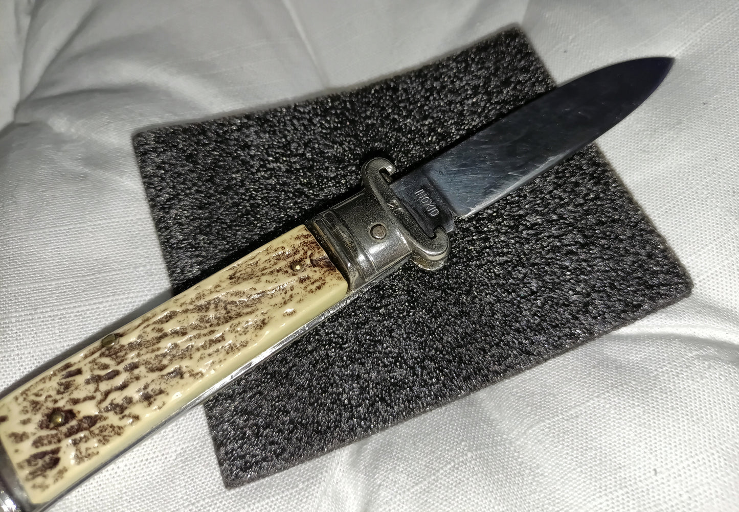 Coltello da caccia automatico con estrattore - leverlock leverletto scatto - White/Brown handle