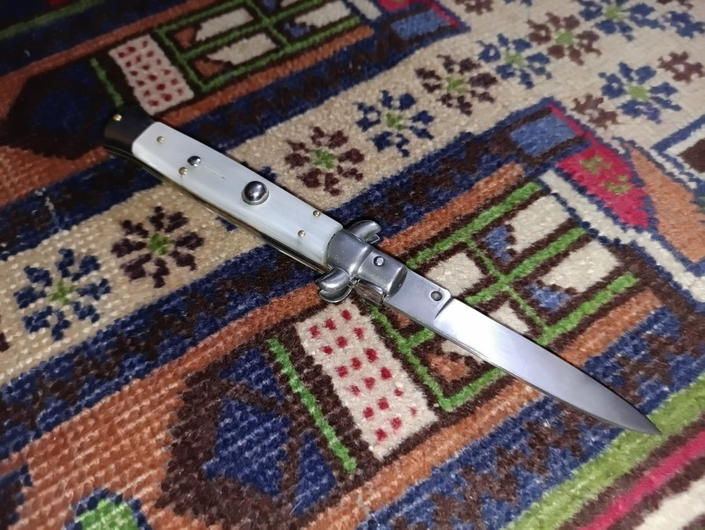 Stiletto automatico italiano vintage - White Pearl 21 cm handle version