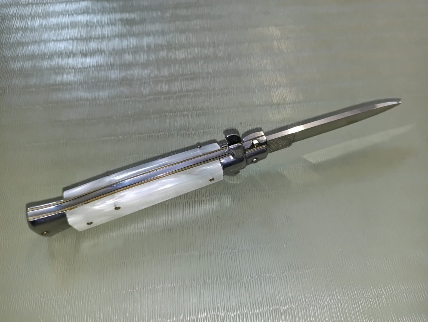 Stiletto automatico italiano - White Pearl handle version 21 cm (prezzo ridotto)