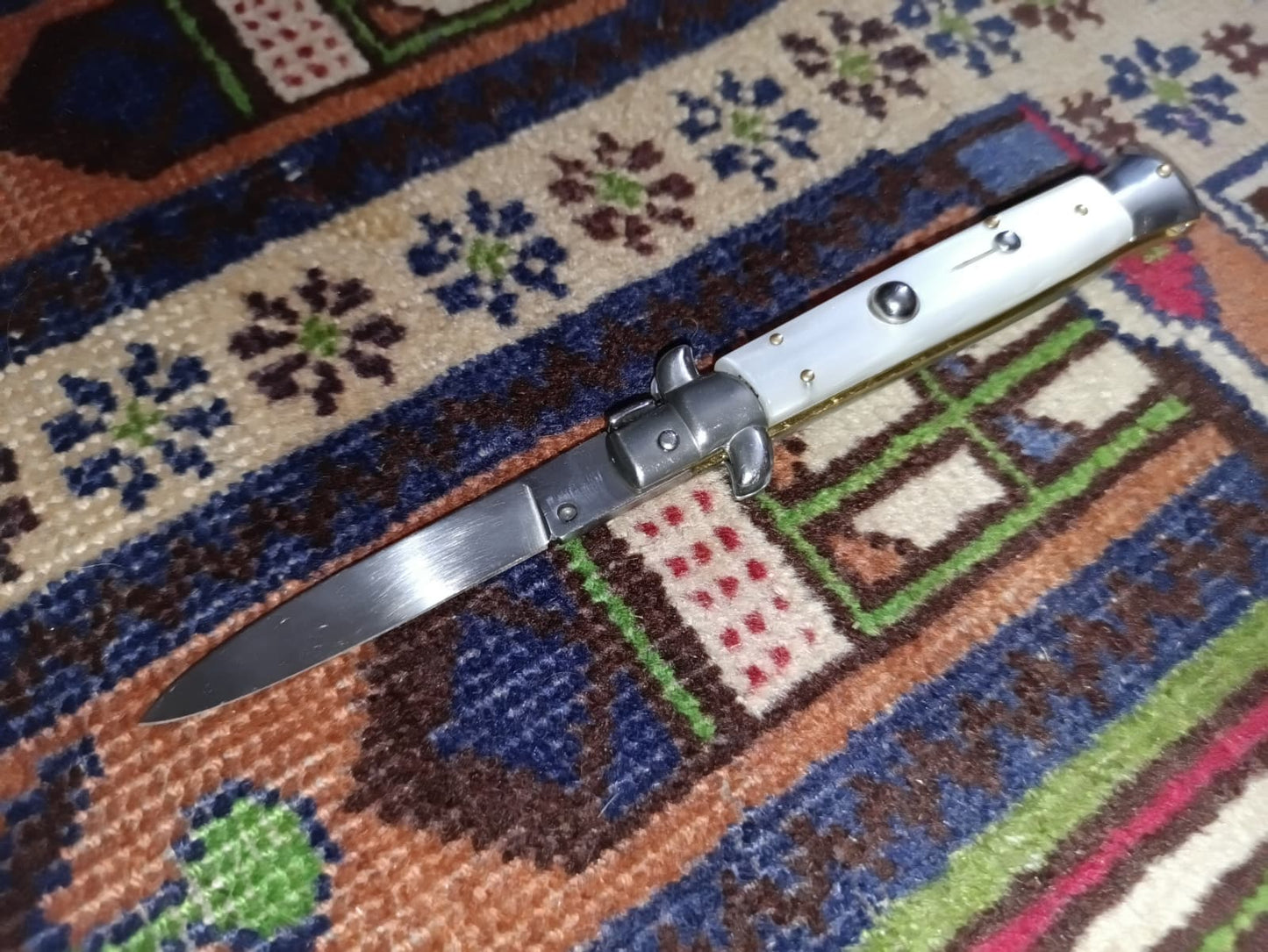 Stiletto automatico italiano vintage - White Pearl 21 cm handle version