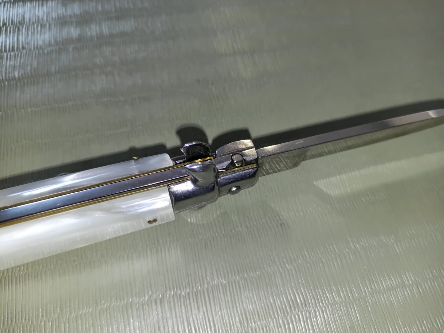 Stiletto automatico italiano - White Pearl handle version 21 cm (prezzo ridotto)