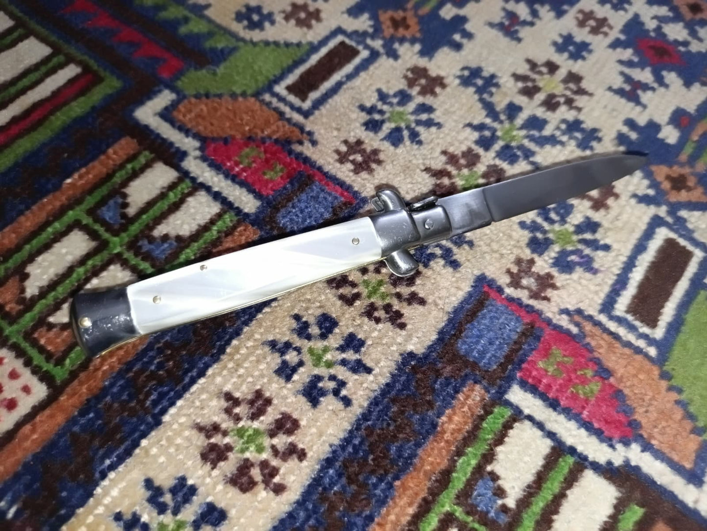 Stiletto automatico italiano vintage - White Pearl 21 cm handle version