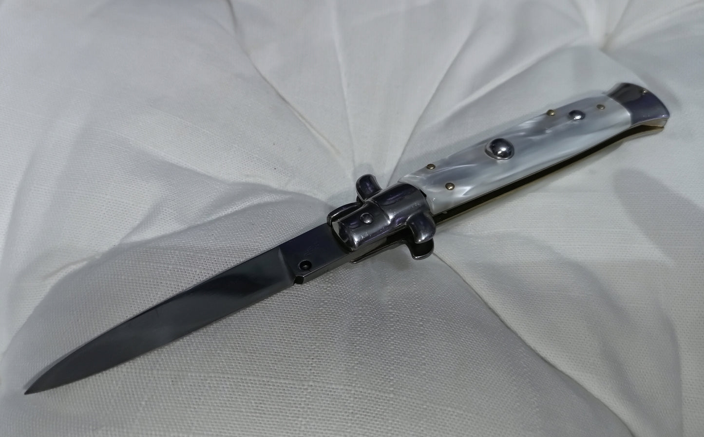 Stiletto automatico italiano - White version 21 cm