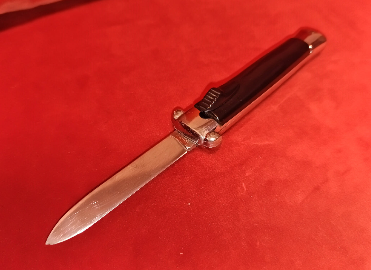 Stiletto automatico uscita frontale Otf italiano - Black and Silver version 21 cm