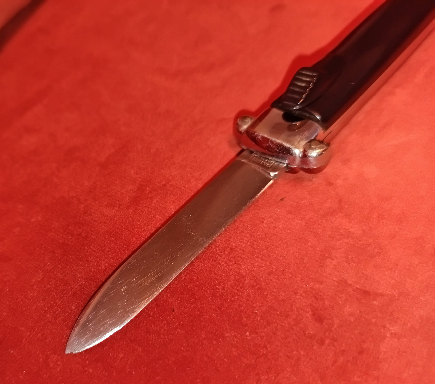 Stiletto automatico uscita frontale Otf italiano - Black and Silver version 21 cm