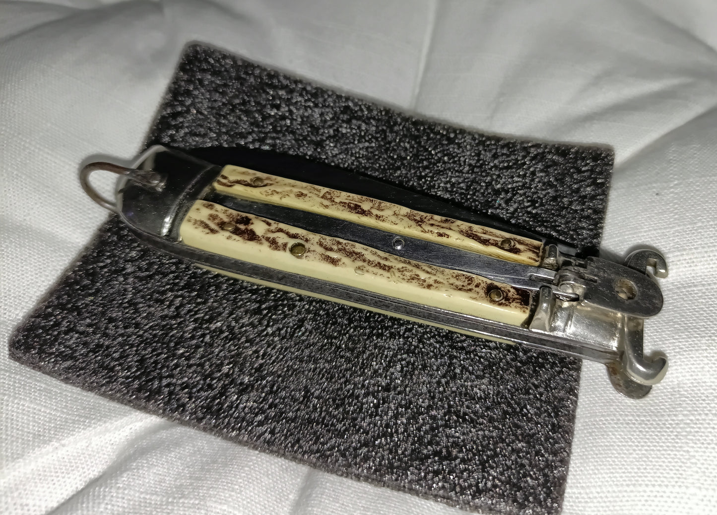 Coltello da caccia automatico con estrattore - leverlock leverletto scatto - White/Brown handle