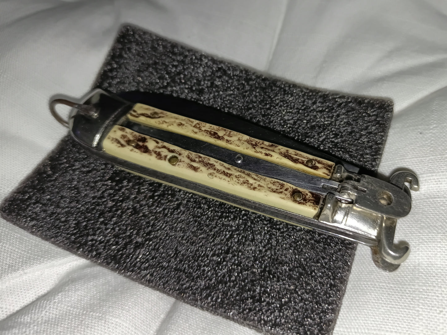 Coltello da caccia automatico con estrattore - leverlock leverletto scatto - White/Brown handle