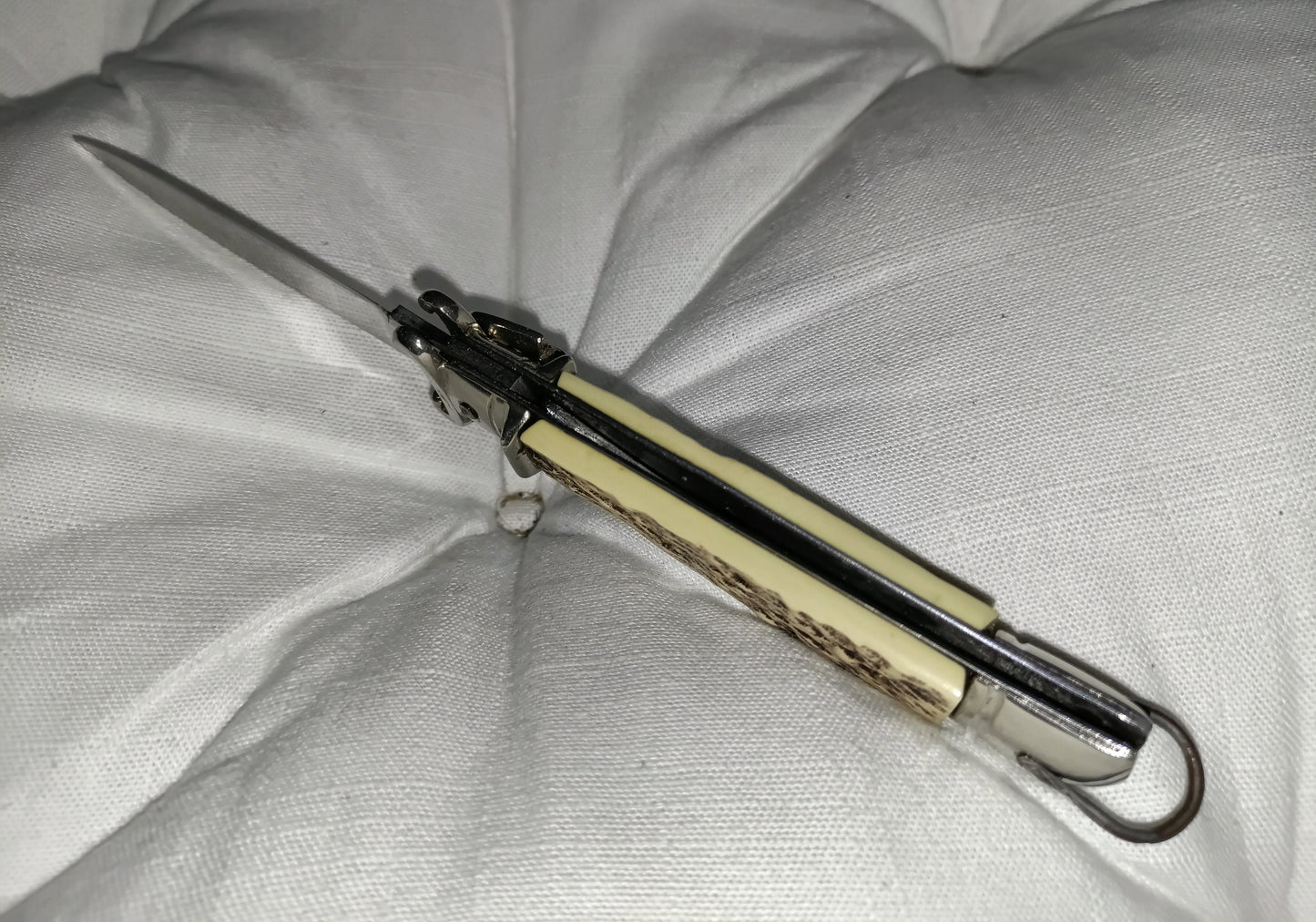Coltello da caccia automatico con estrattore - leverlock leverletto scatto - White/Brown handle