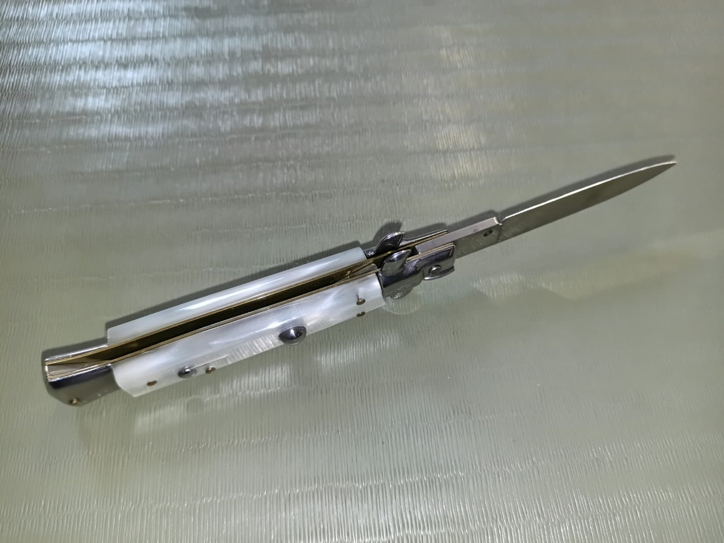 Stiletto automatico italiano - White Pearl handle version 21 cm (prezzo ridotto)