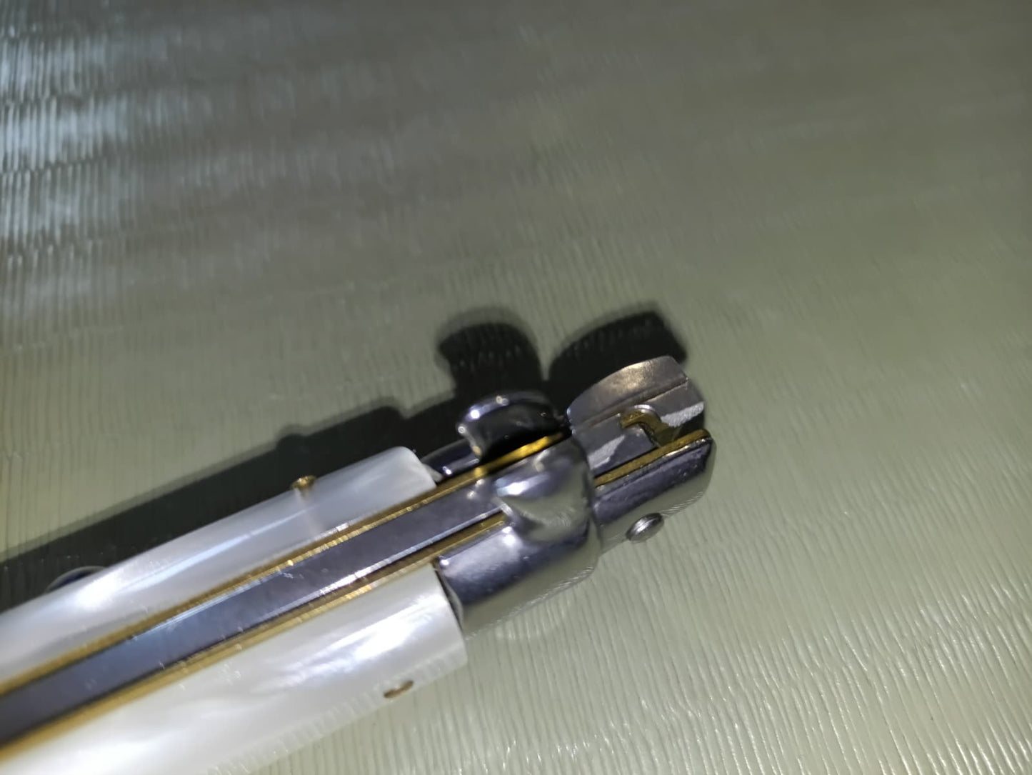 Stiletto automatico italiano - White Pearl handle version 21 cm (prezzo ridotto)