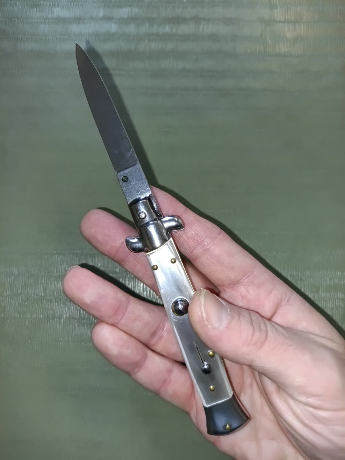 Stiletto automatico italiano - White Pearl handle version 21 cm (prezzo ridotto)