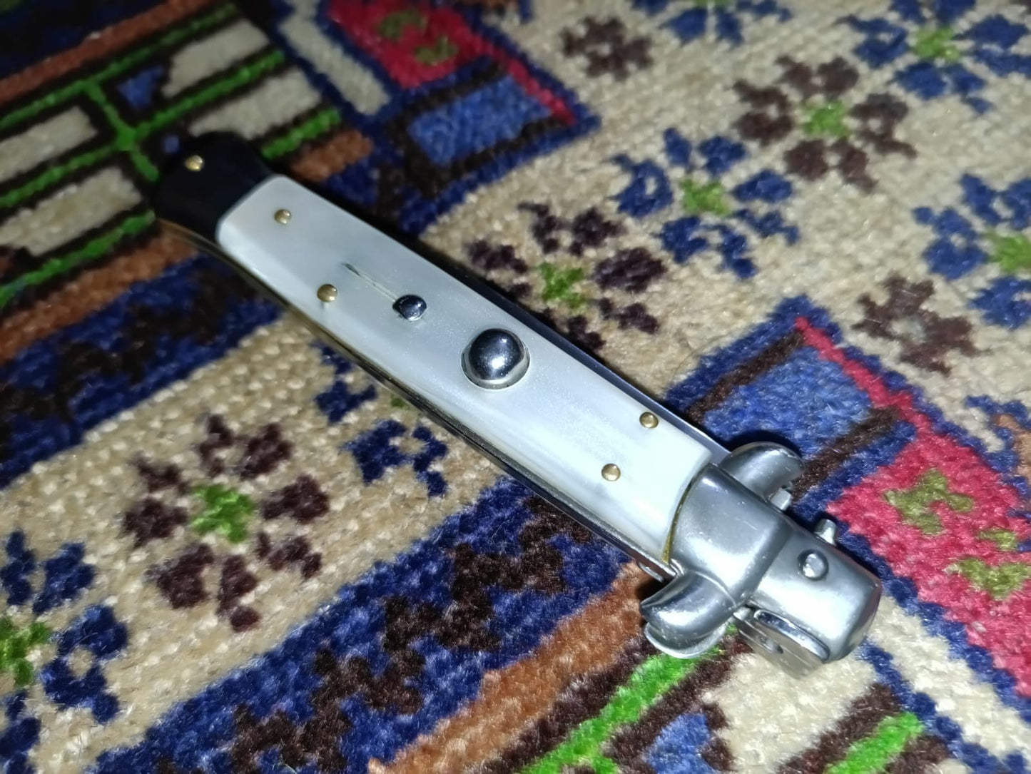 Stiletto automatico italiano vintage - White Pearl 21 cm handle version