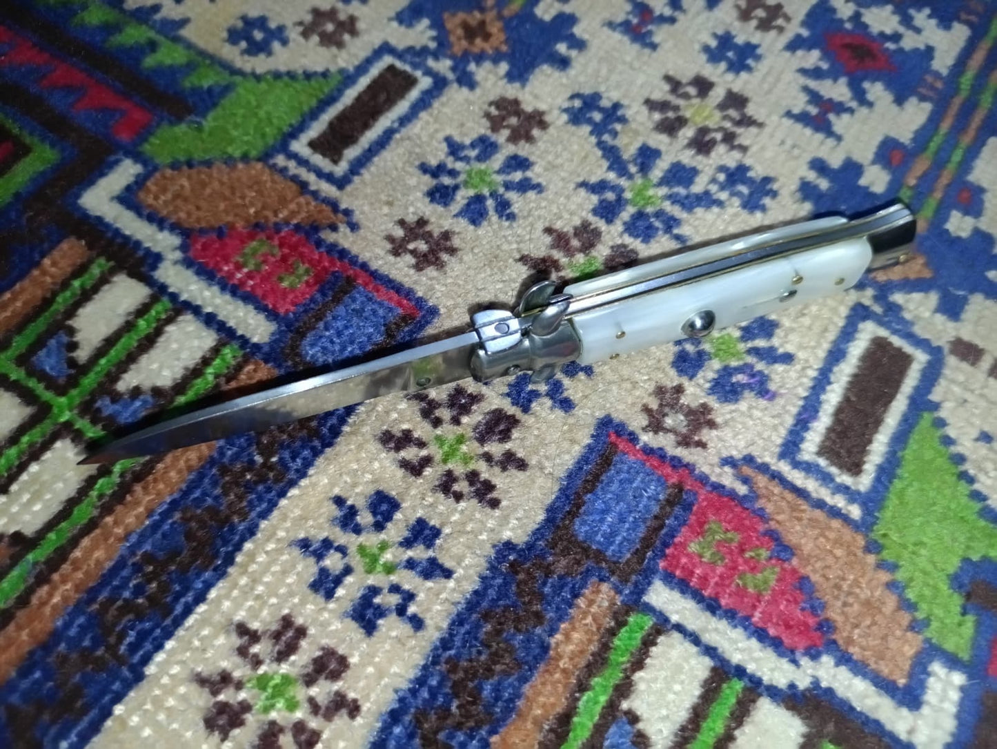 Stiletto automatico italiano vintage - White Pearl 21 cm handle version