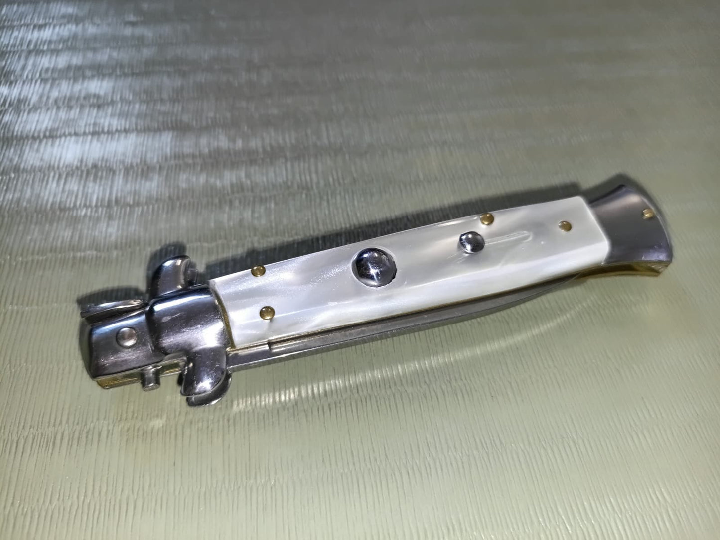 Stiletto automatico italiano - White Pearl handle version 21 cm (prezzo ridotto)